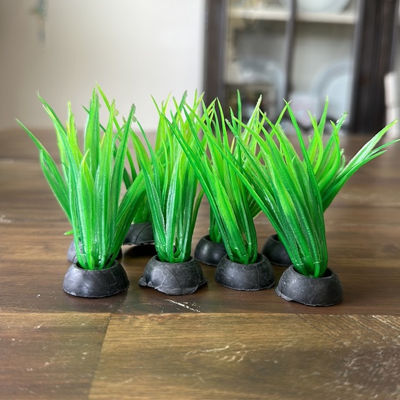 Fish aquarium plastic plants faux grass for hiding and decor set/8 plants tank - Picture 5 of 7